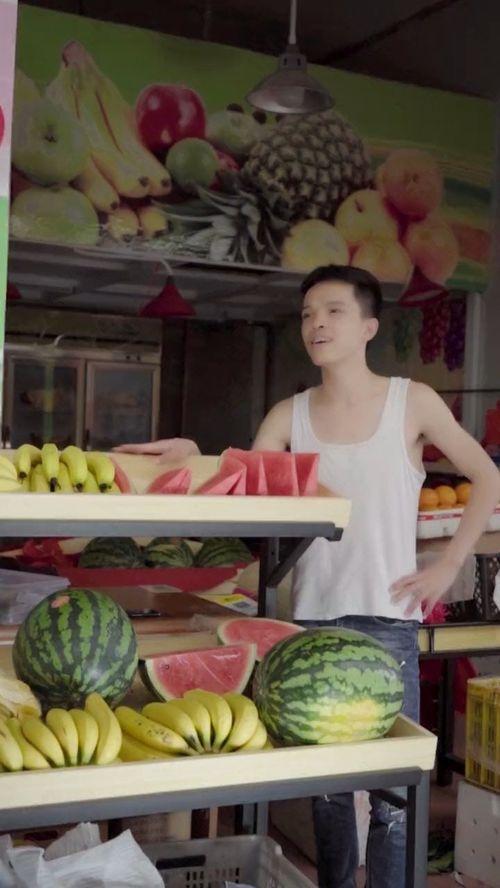 邳州靓仔吃瓜视频,引发网友热议